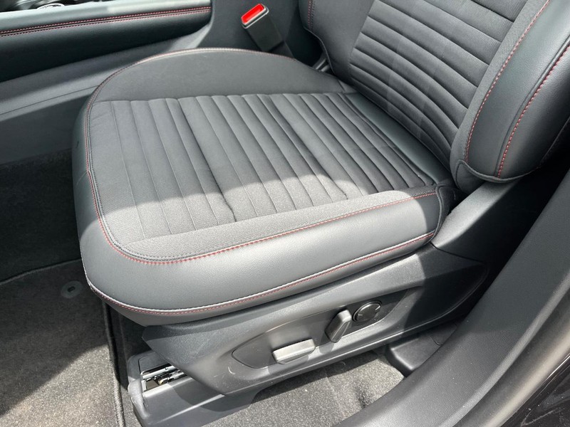 Ford Explorer Vehicle Image 12