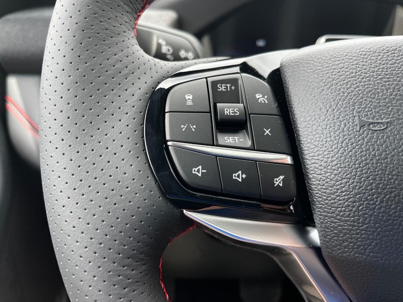 Ford Explorer Vehicle Image 13