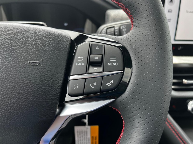 Ford Explorer Vehicle Image 14