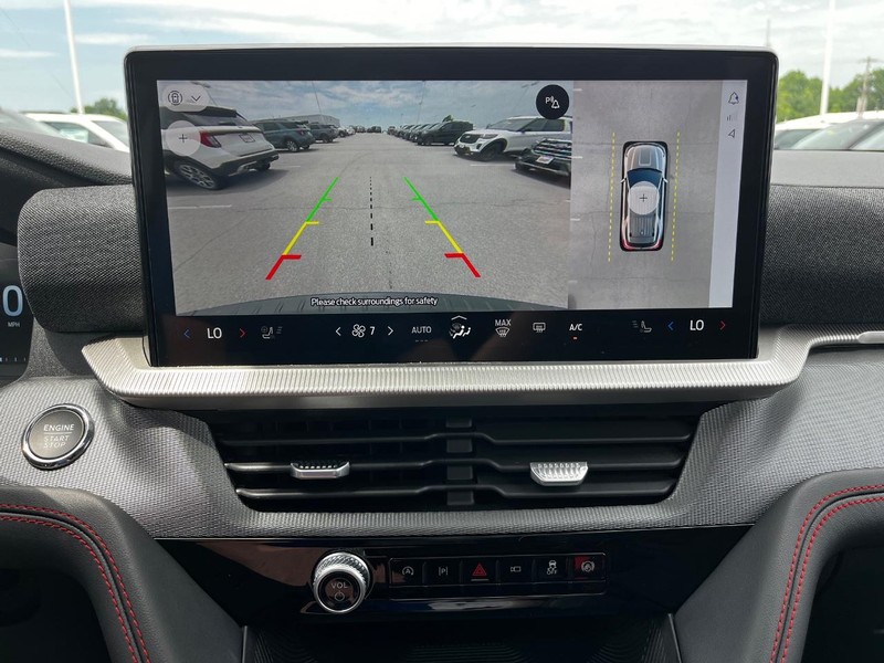 Ford Explorer Vehicle Image 18