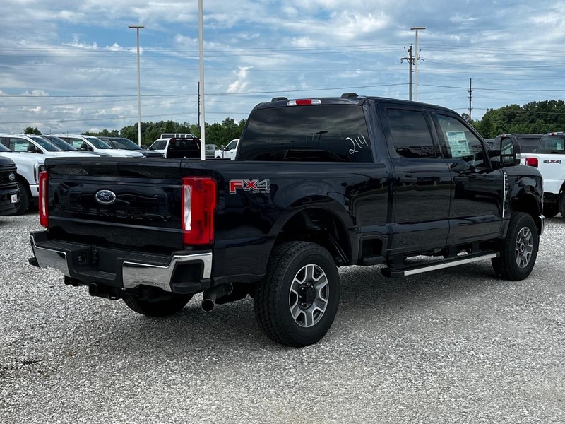 Ford Super Duty F-350 SRW Vehicle Image 03