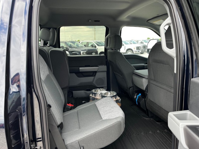Ford Super Duty F-350 SRW Vehicle Image 04