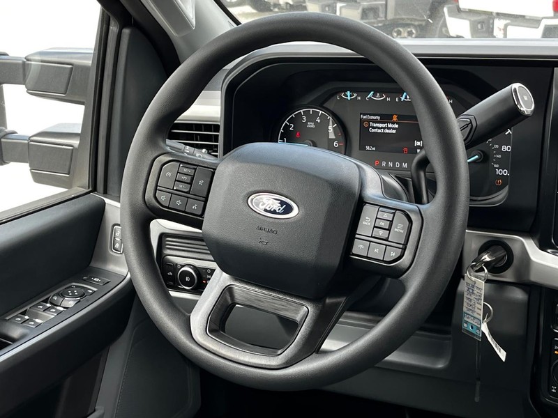 Ford Super Duty F-350 SRW Vehicle Image 06