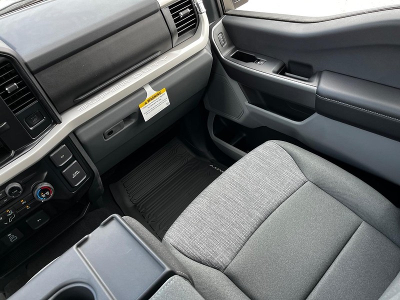 Ford Super Duty F-350 SRW Vehicle Image 07