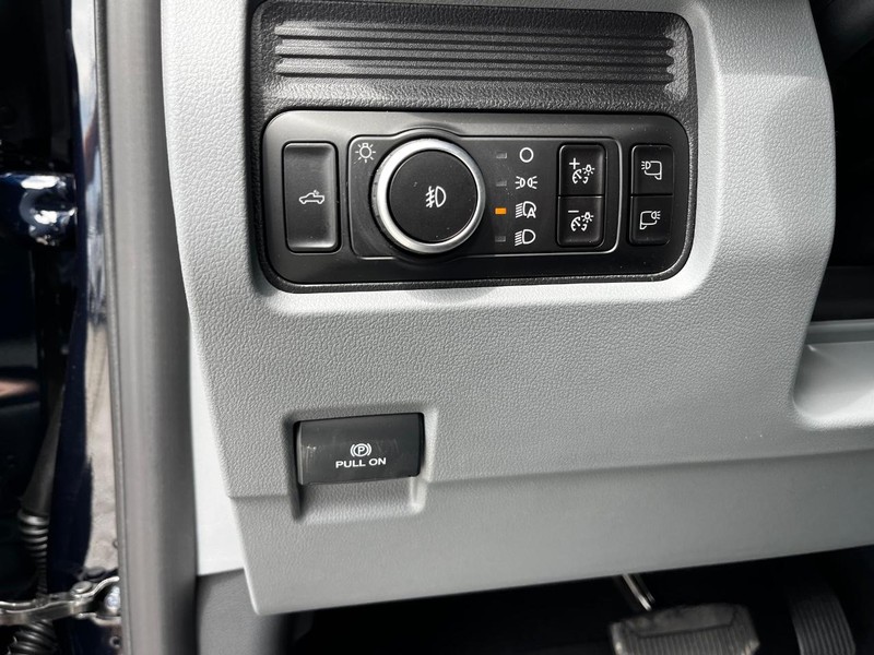 Ford Super Duty F-350 SRW Vehicle Image 10