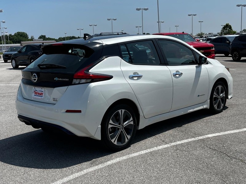 Nissan LEAF Vehicle Image 03
