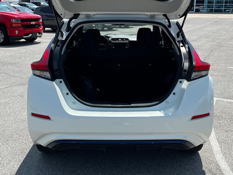 Nissan LEAF Vehicle Image 05