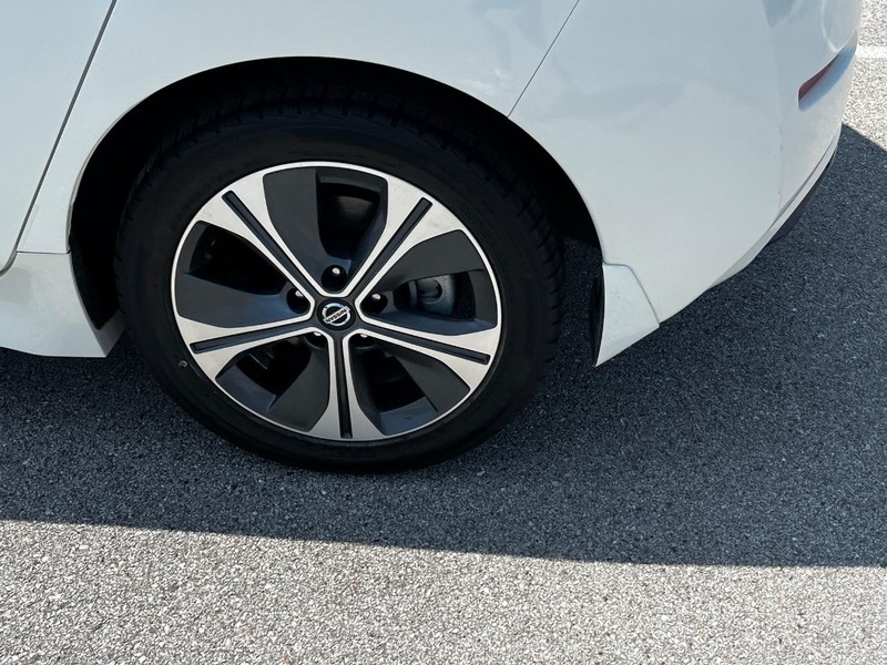 Nissan LEAF Vehicle Image 07