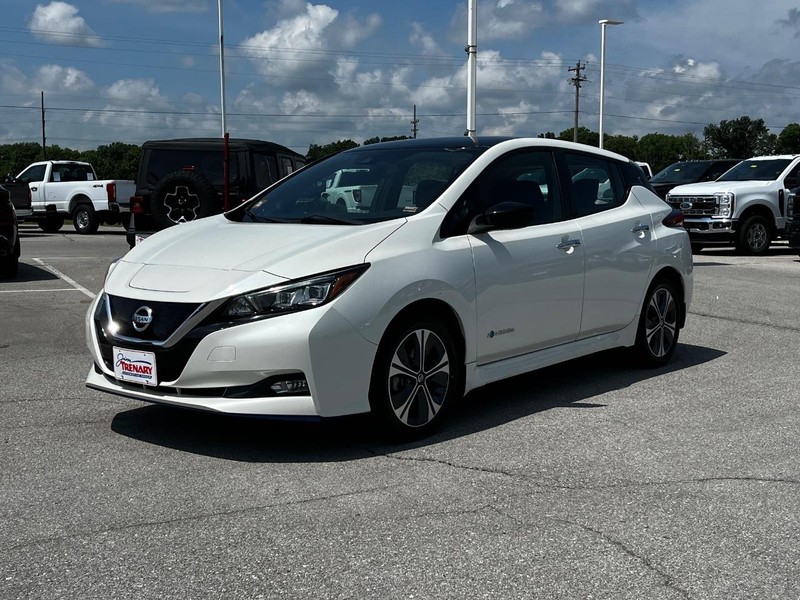 Nissan LEAF Vehicle Image 08