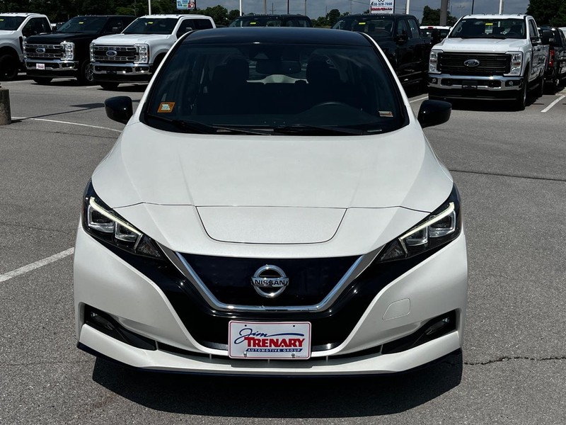 Nissan LEAF Vehicle Image 09