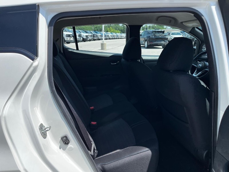 Nissan LEAF Vehicle Image 10