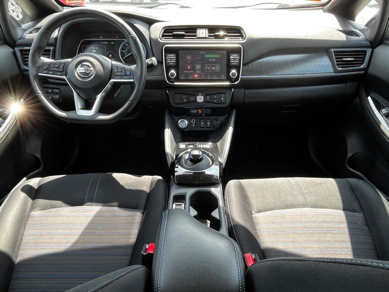 Nissan LEAF Vehicle Image 11