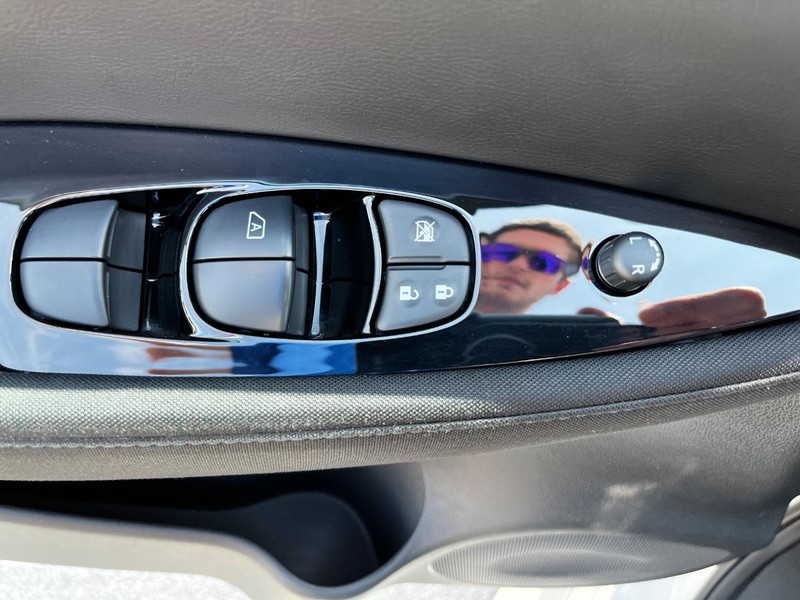 Nissan LEAF Vehicle Image 14