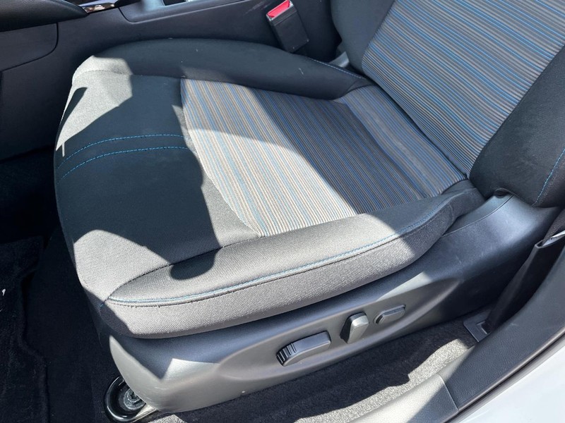 Nissan LEAF Vehicle Image 15