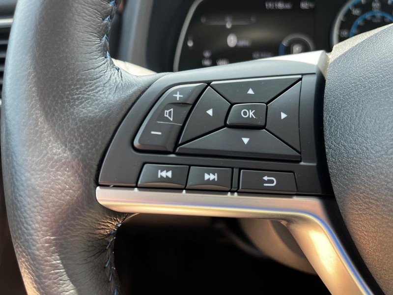 Nissan LEAF Vehicle Image 16