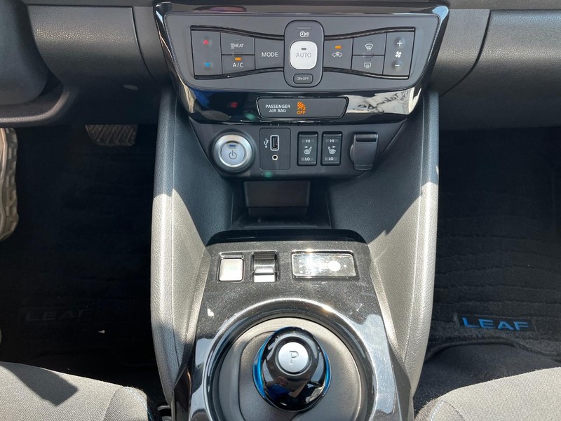 Nissan LEAF Vehicle Image 19