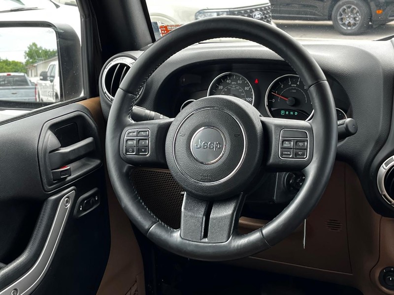 Jeep Wrangler Unlimited Vehicle Image 12