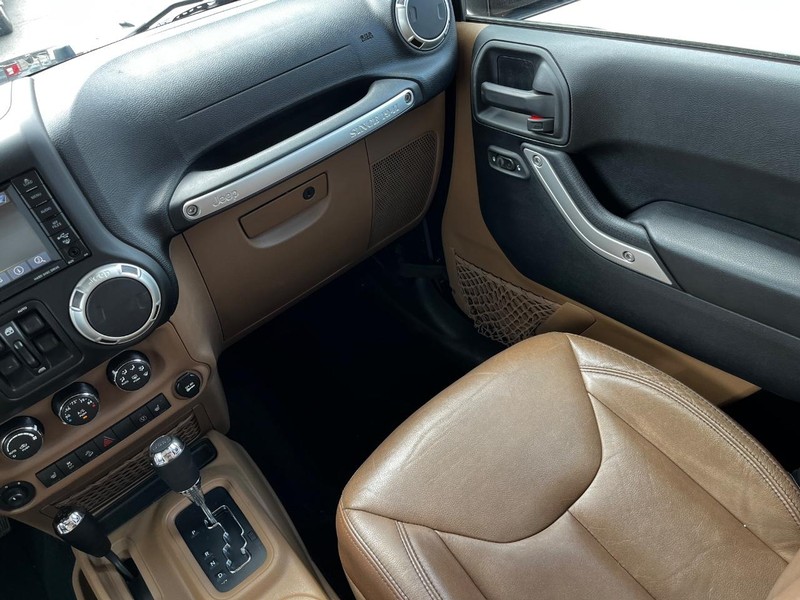 Jeep Wrangler Unlimited Vehicle Image 13