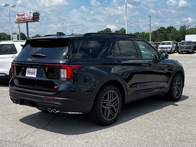 Ford Explorer Vehicle Image 03