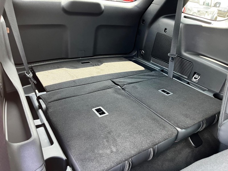 Ford Explorer Vehicle Image 05