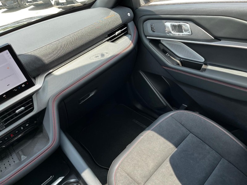 Ford Explorer Vehicle Image 10