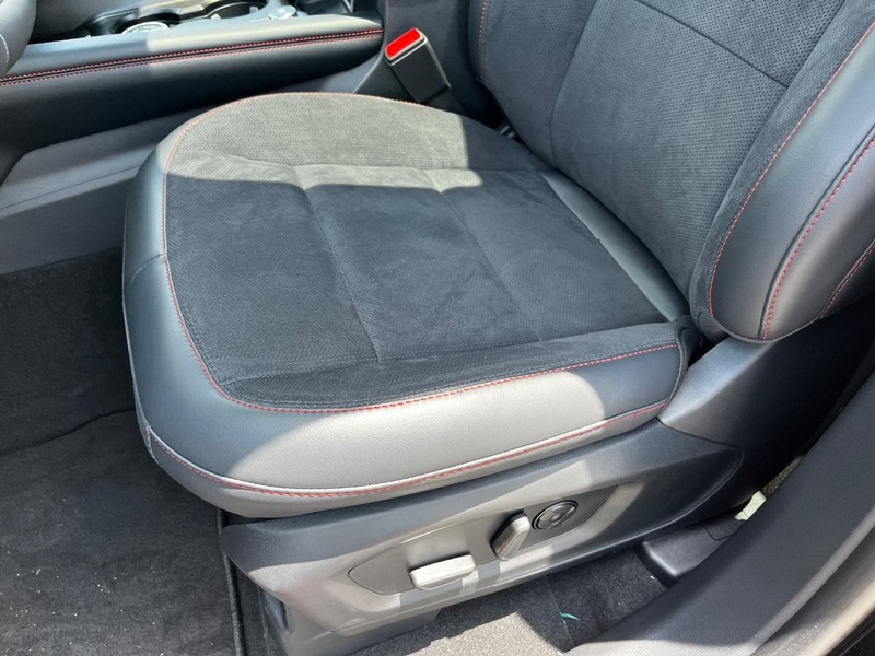 Ford Explorer Vehicle Image 12