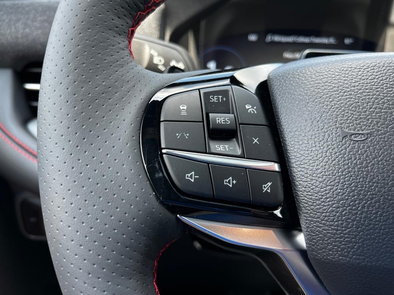 Ford Explorer Vehicle Image 13