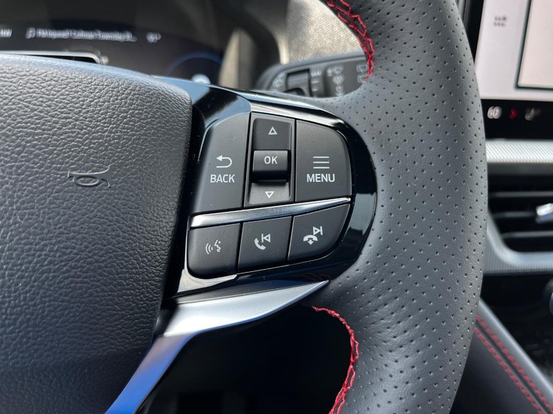 Ford Explorer Vehicle Image 14