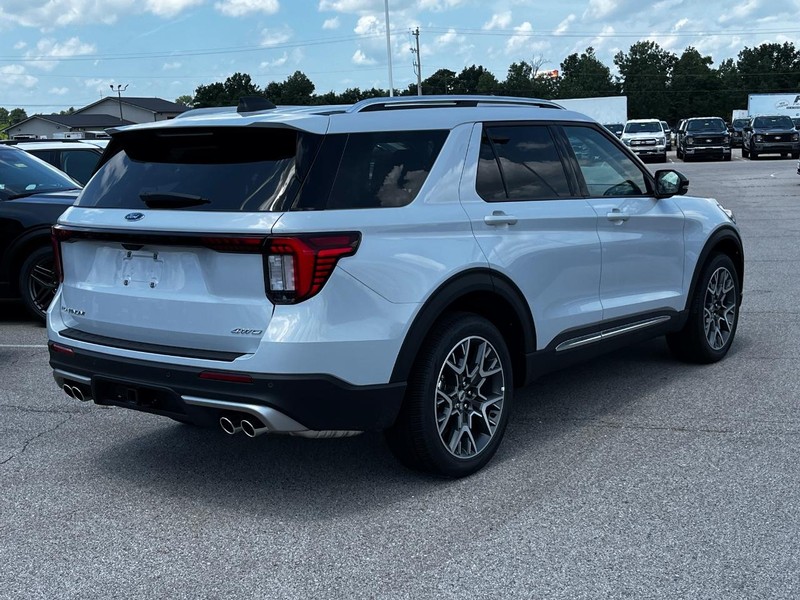 Ford Explorer Vehicle Image 03