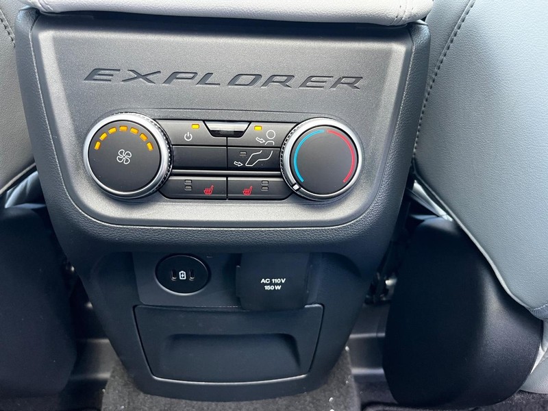 Ford Explorer Vehicle Image 06