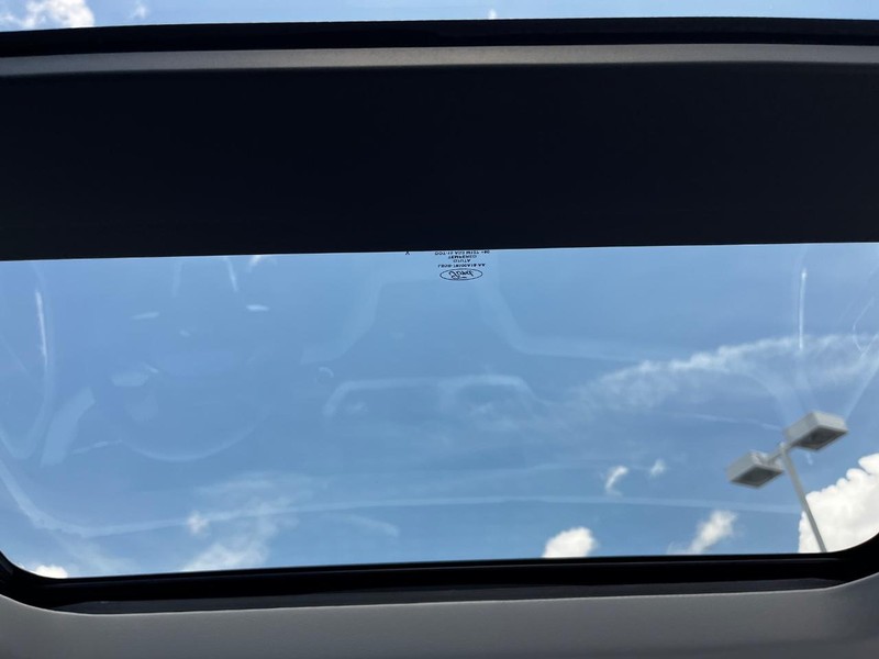 Ford Explorer Vehicle Image 07