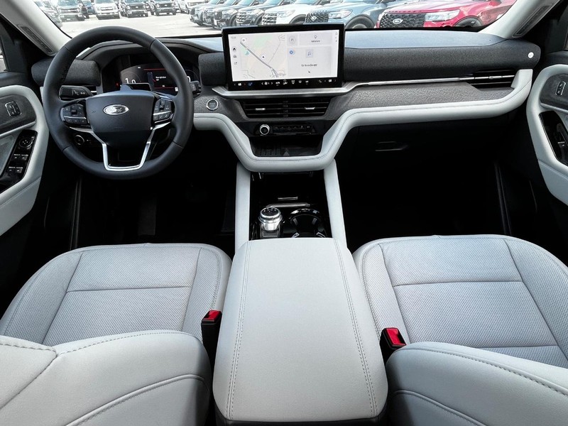 Ford Explorer Vehicle Image 08