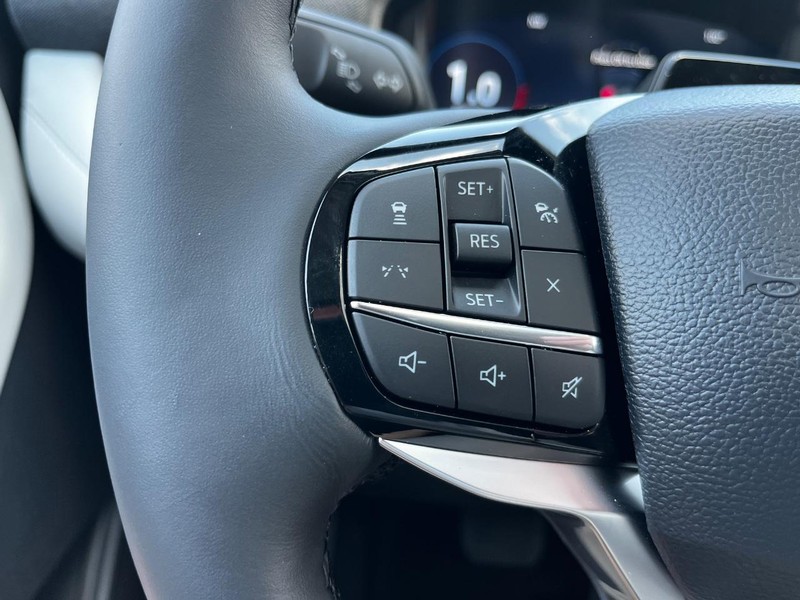 Ford Explorer Vehicle Image 13