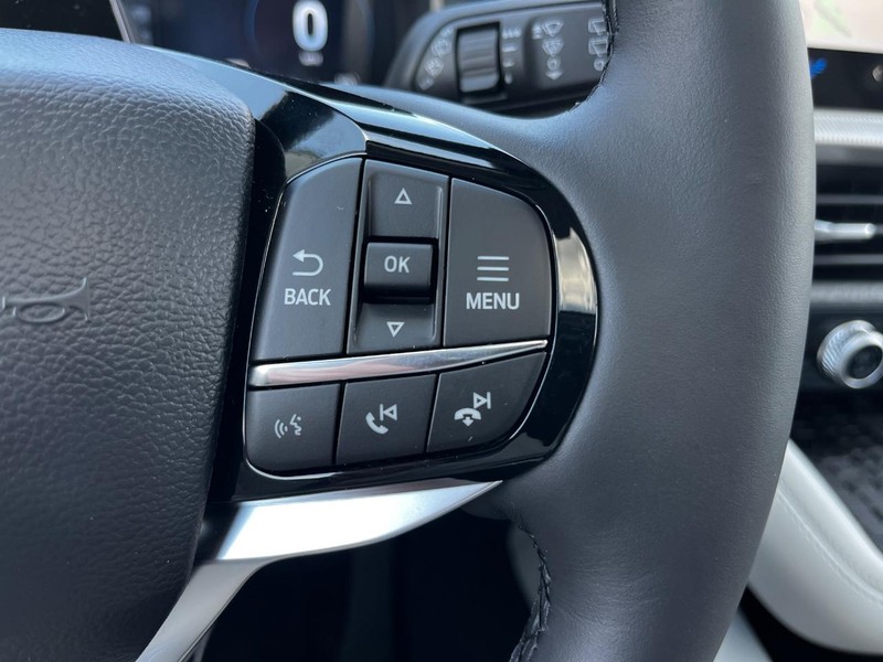 Ford Explorer Vehicle Image 14