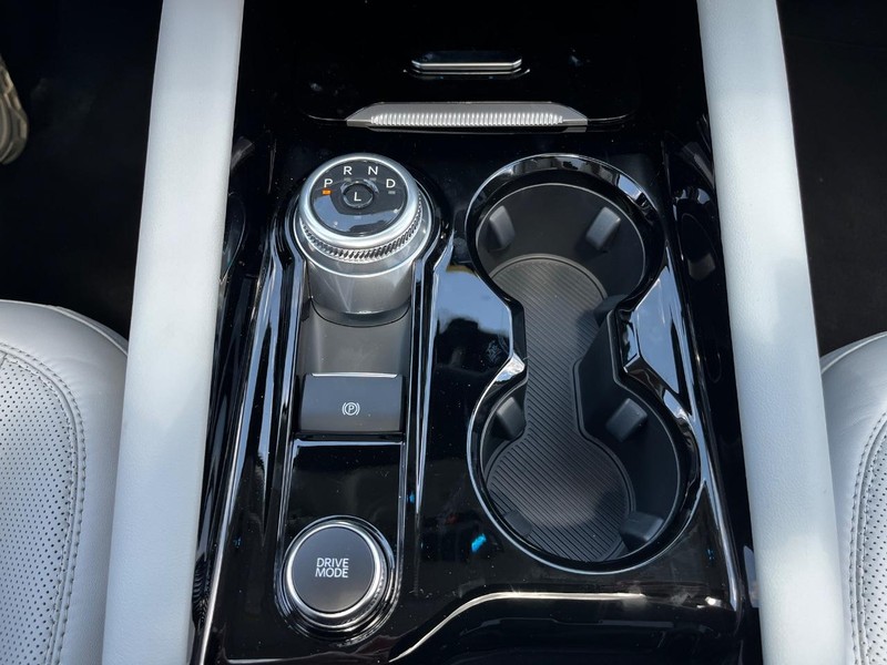 Ford Explorer Vehicle Image 16