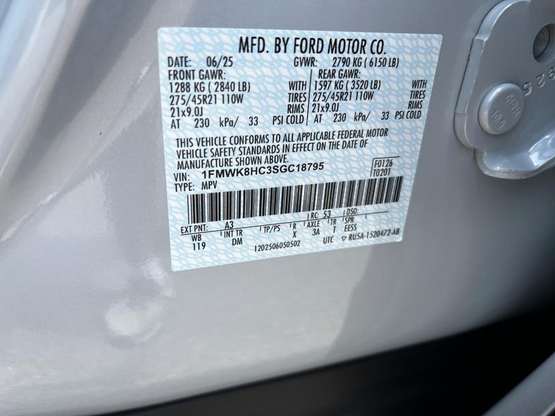 Ford Explorer Vehicle Image 19