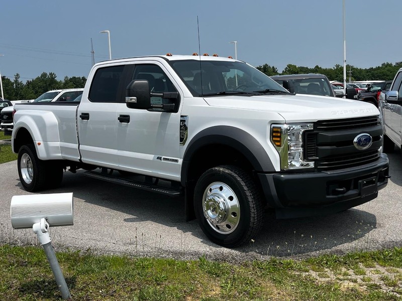 Ford Super Duty F-450 DRW Vehicle Image 02