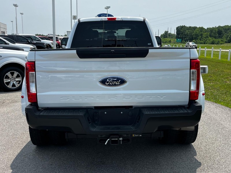 Ford Super Duty F-450 DRW Vehicle Image 04