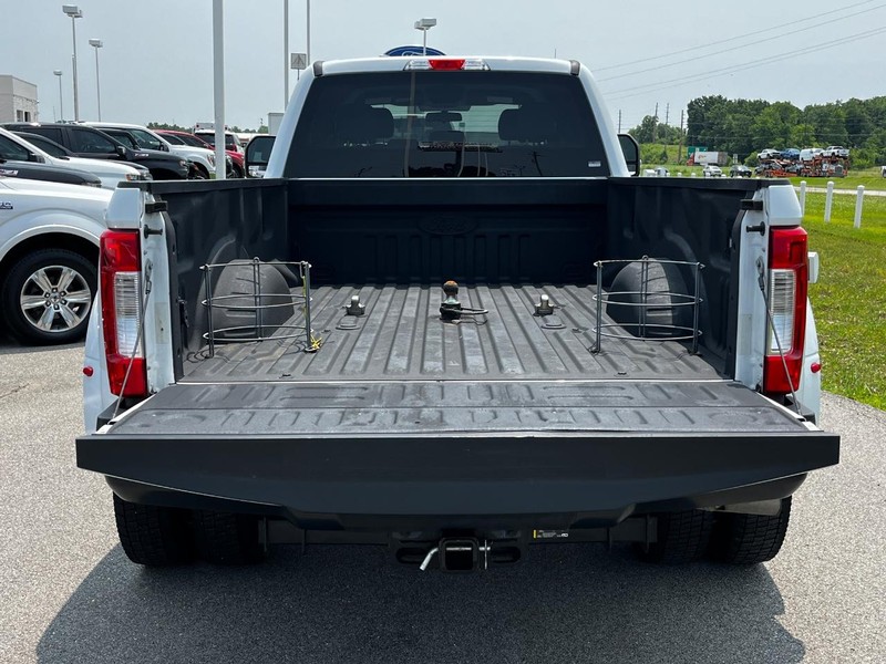 Ford Super Duty F-450 DRW Vehicle Image 05
