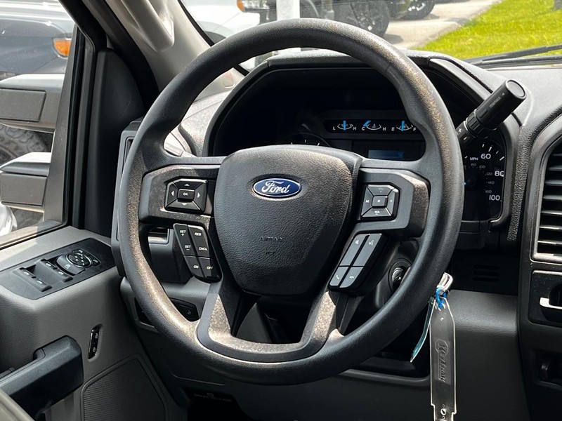 Ford Super Duty F-450 DRW Vehicle Image 11
