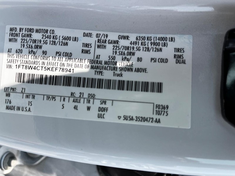 Ford Super Duty F-450 DRW Vehicle Image 20
