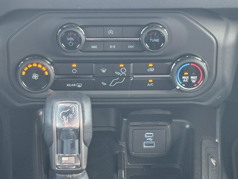 Ford Bronco Vehicle Image 09