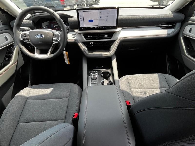 Ford Explorer Vehicle Image 06