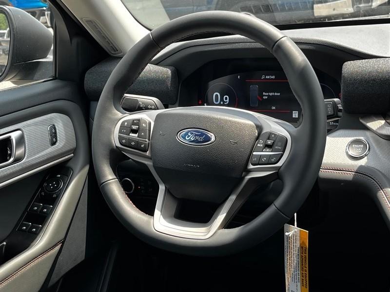 Ford Explorer Vehicle Image 07