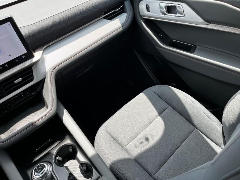 Ford Explorer Vehicle Image 08