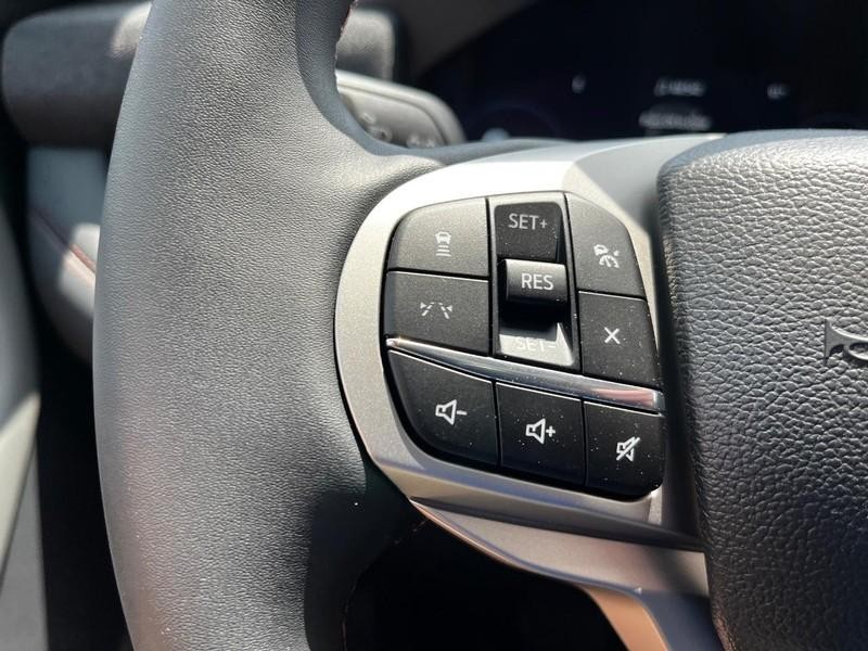 Ford Explorer Vehicle Image 11