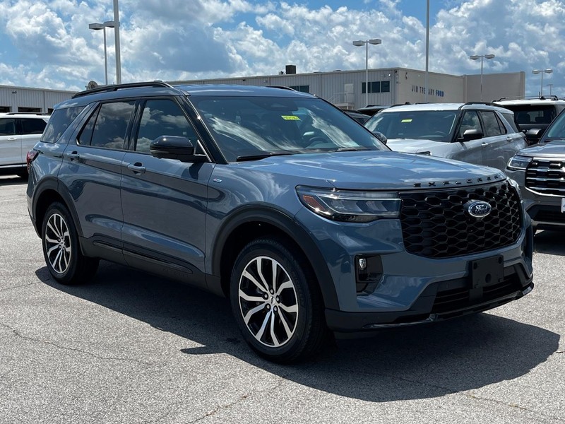Ford Explorer Vehicle Image 02