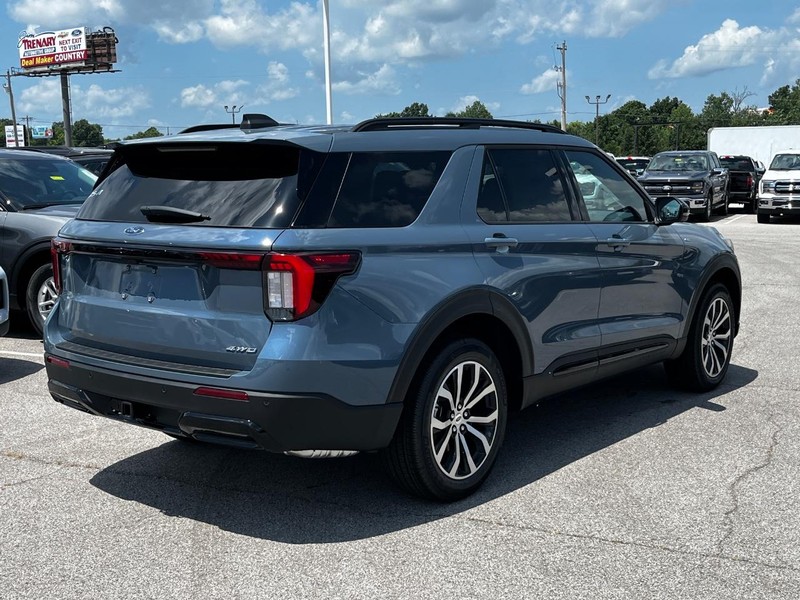 Ford Explorer Vehicle Image 03