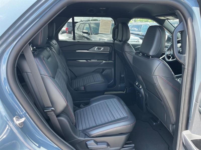 Ford Explorer Vehicle Image 04