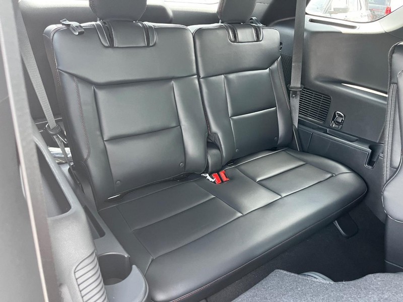 Ford Explorer Vehicle Image 05